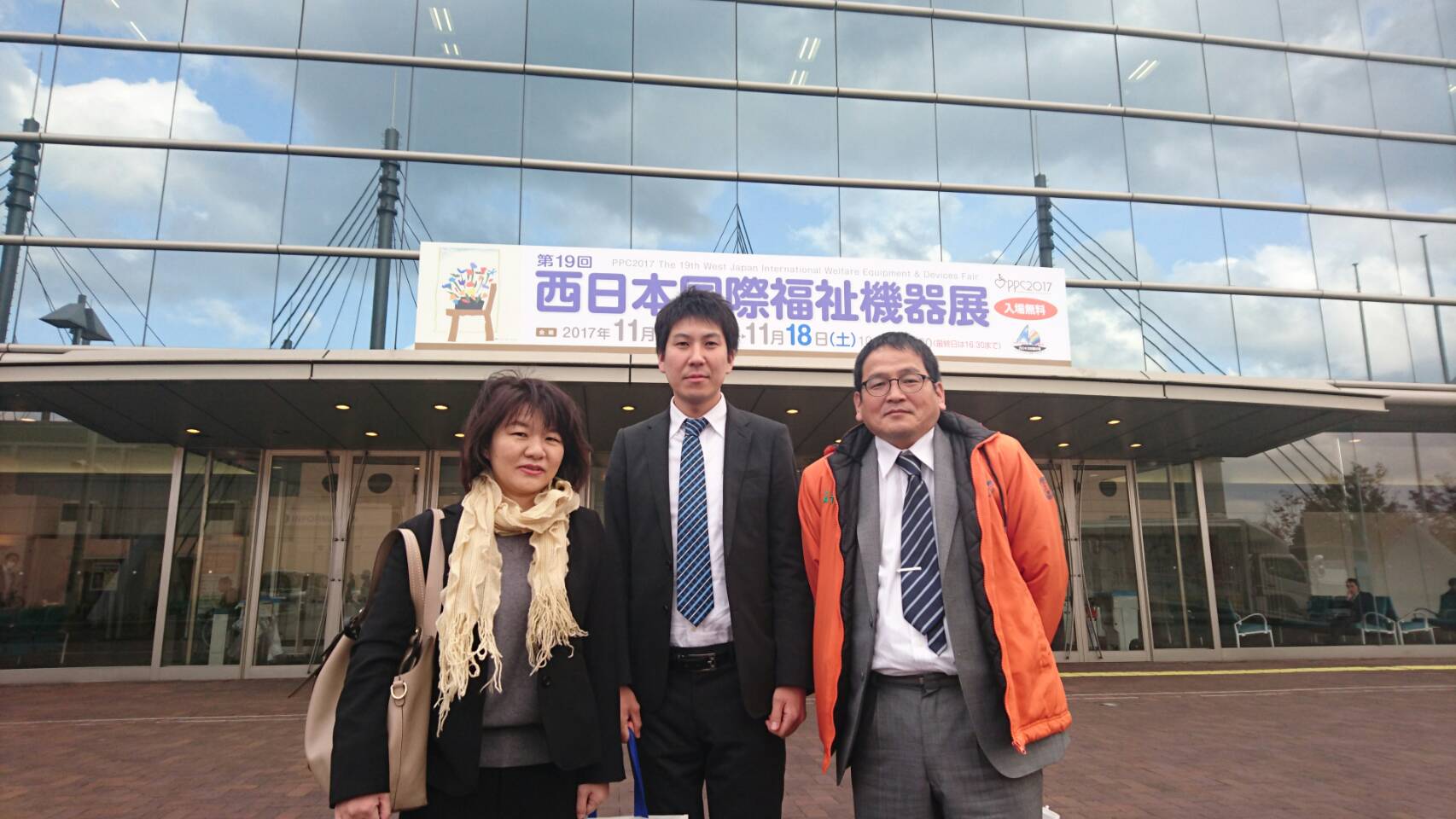 新人社員3名の写真